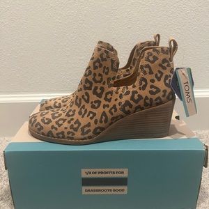 Toms Kallie Wedge Bootie.  Doe Leopard Printed Suede.  Size 9.